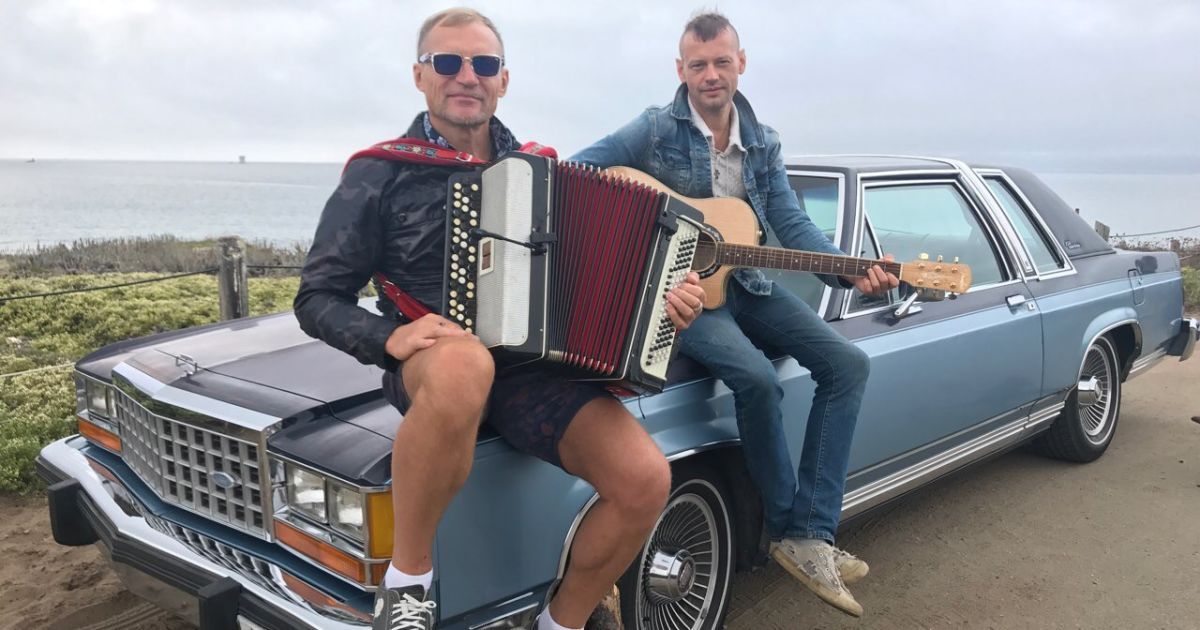 Зірки "ВВ" Скрипка та Рогачевський заспівали "Несе Галя" в американському шоу / © прес-служба Олега Скрипки