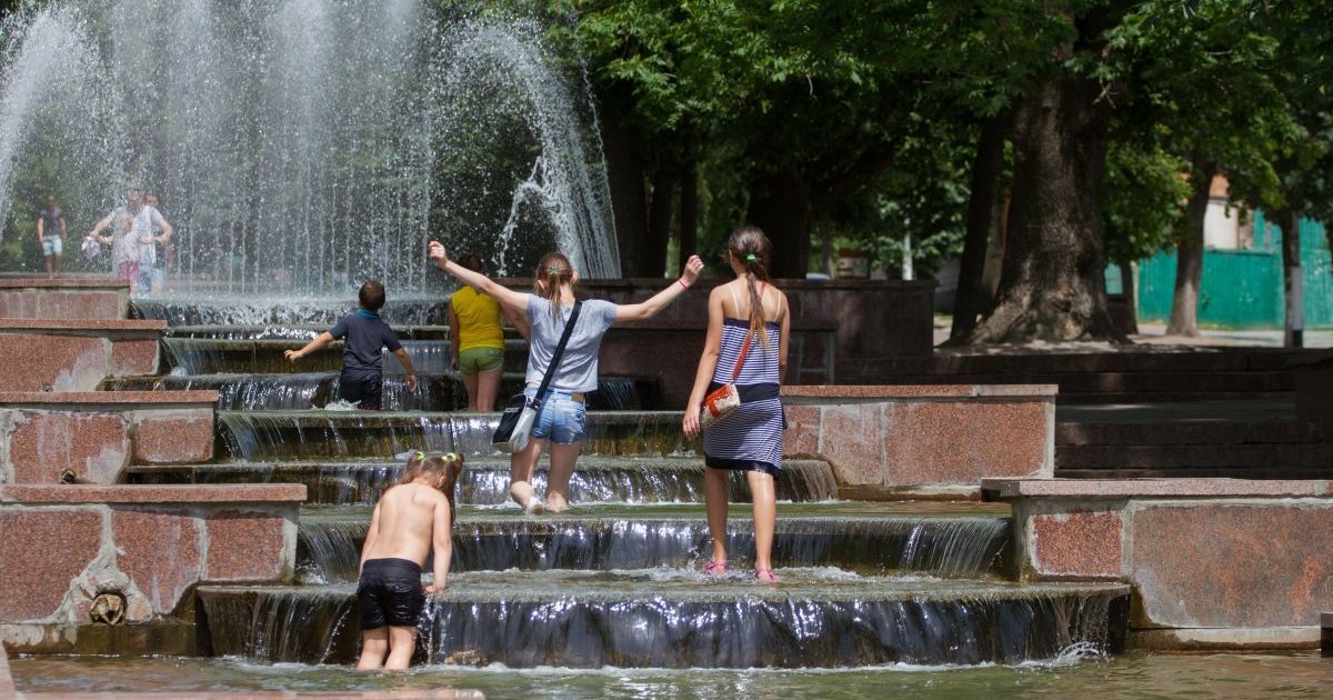 Украинцев предупреждают о тепловых и солнечных ударах из-за длительной жары