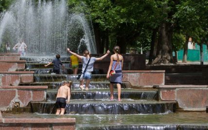Українців попереджають про теплові та сонячні удари через тривалу спеку
