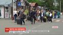 Стоять по 10-12 годин: на пункті пропуску "Шегині" утворилися величезні черги