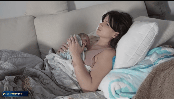 Twitch-стримерка Фанді народила дитину в прямому ефірі / © скриншот з відео