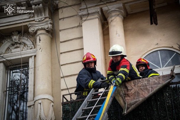 В Одесі обвалився балкон / © ДСНС
