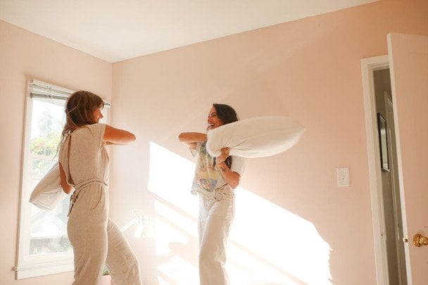 4 апреля Международный день битвы подушками / © pexels.com