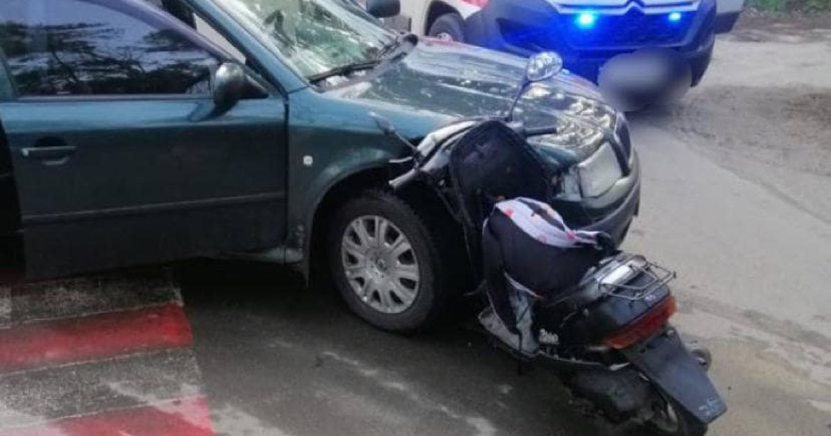 Під Києвом 13-річний хлопчик на скутері в’їхав у автівку: фото