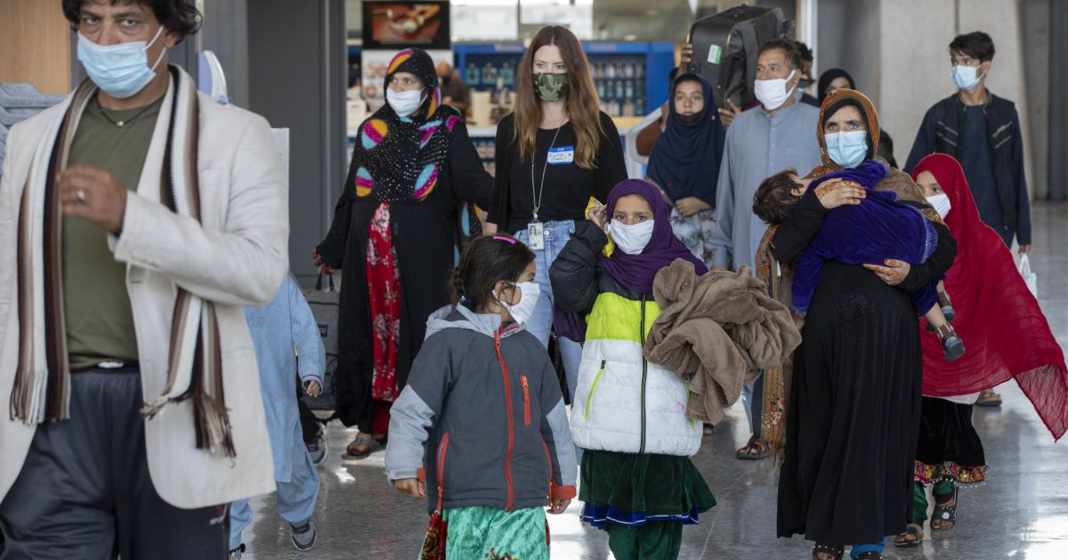 Ситуация в Афганистане: страны Запада завершают эвакуацию, а в Кабуле протестуют против закрытия банков