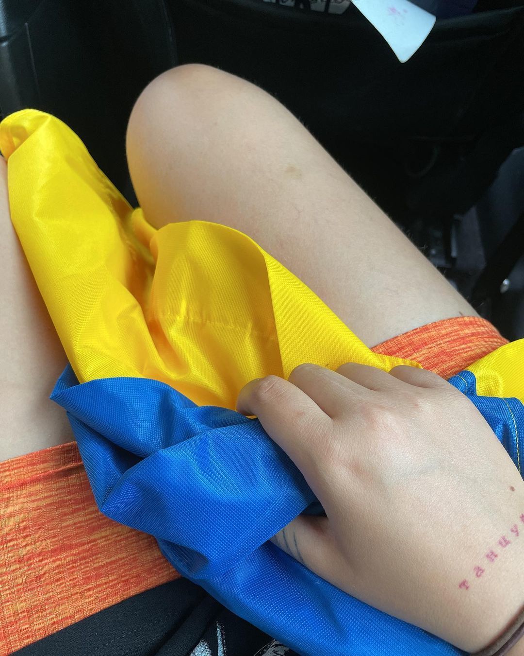 19-летняя дочь Елены Кравец показала, как "украинизировала" свое русскоязычное тату