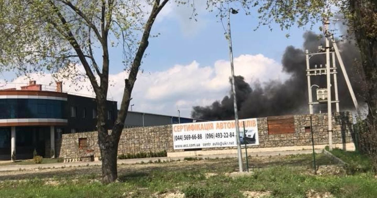 Пожежа в СТО на Львівщині_1 / © Facebook/Igor Zinkevych