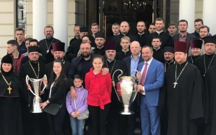 Несвята трійця: як Павелко, "Нарік" і священик "прославили" Кубок Ліги чемпіонів