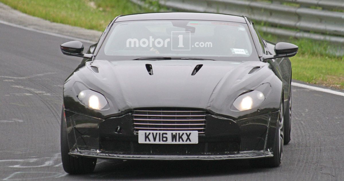 Aston Martin вывел на тесты новый спорткар Vantage