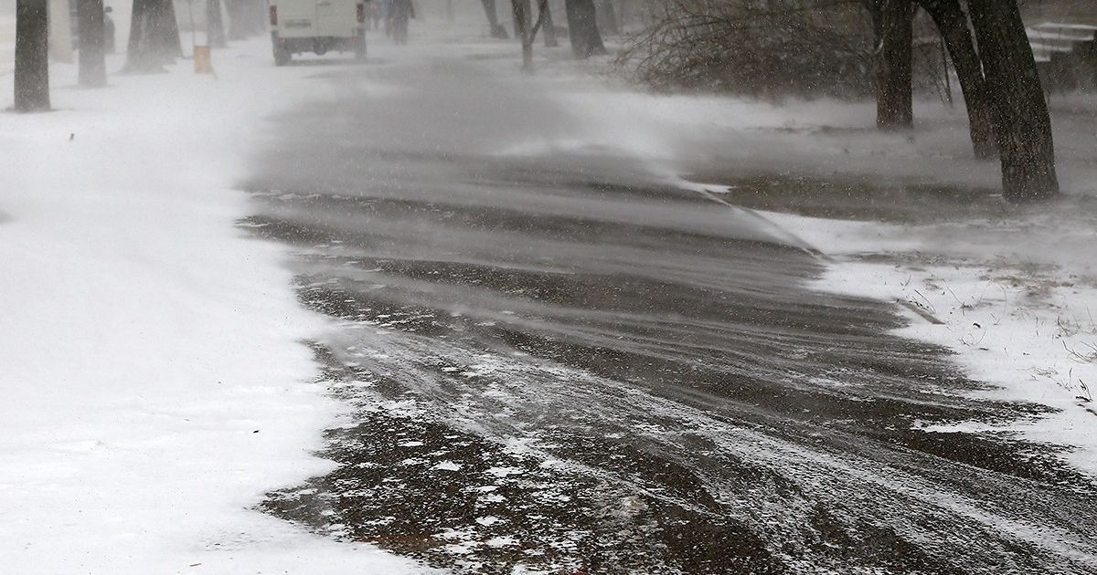 Південь України знову атакувала зимова стихія, заборону руху великими трасами подовжили