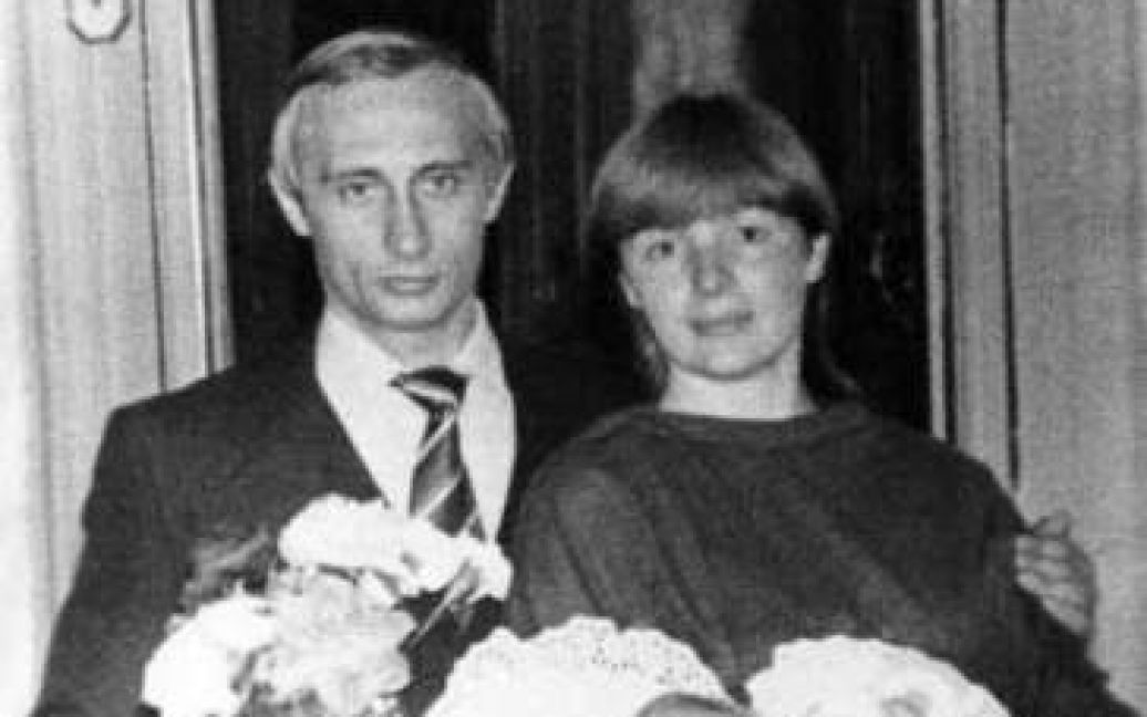 Путин с тогдашней женой Людмилой и дочерью Машей (1985) / © time.com