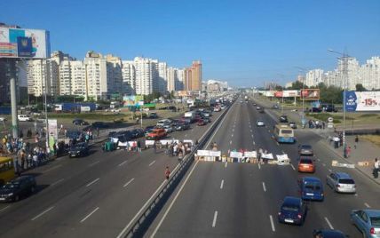 Забастовка на проспекте Бажана в Киеве: водители "отбили" полосу для движения