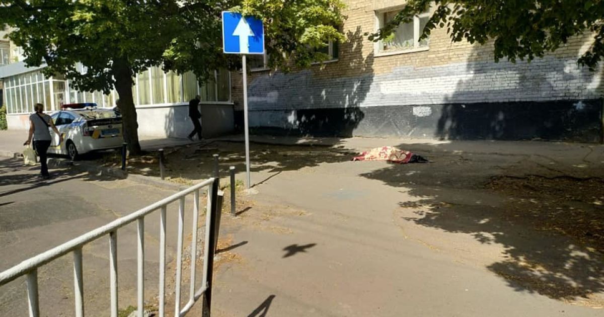 Во Львове женщина выпала из окна квартиры на 9-м этаже