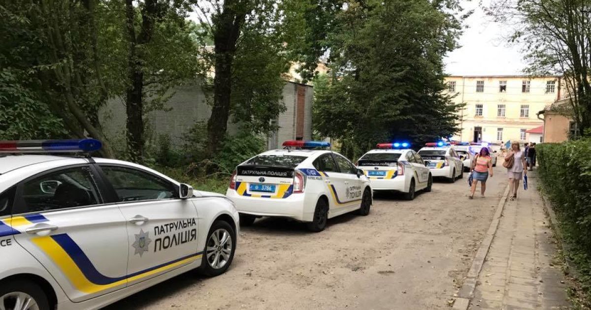 Штурм психлікарні у Львові та землетрус на Філіппінах. П'ять новин, які ви могли проспати