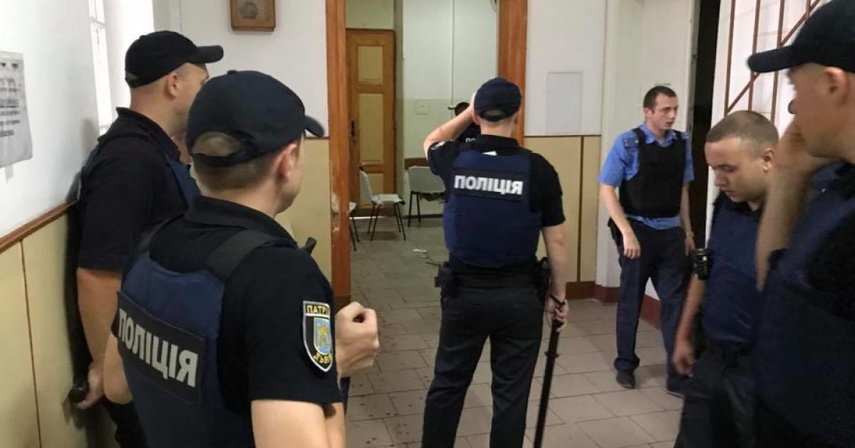 Моторошні крики і закривавлені люди: з'явилося відео штурму психлікарні у Львові