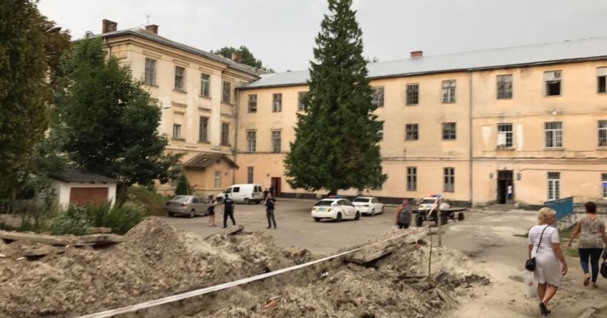 Керівництво психлікарні у Львові не з'явилося на роботі після різанини в закладі