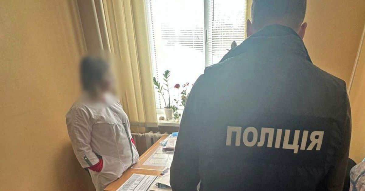 Жінку затримали за підробку медичних довідок / Фото: Нацполіція