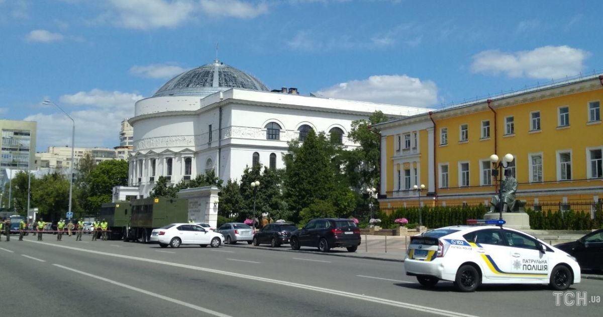 Захоплення банку в Києві: "ситуація розгортається за сценарієм Луцька", - Геращенко