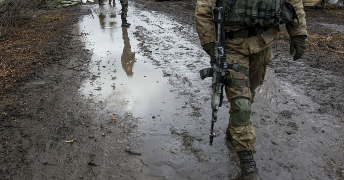 Военные продолжают удерживать свои позиции