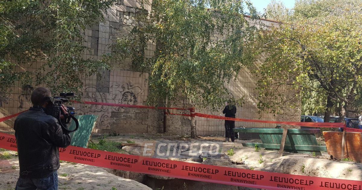 В одном из дворов Киева нашли обезглавленный труп