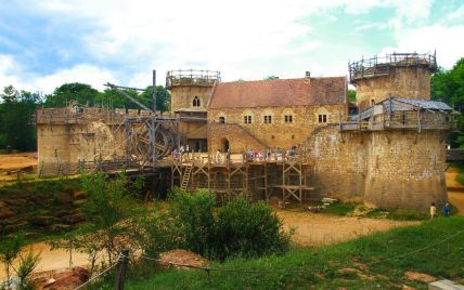 Путешествие машиной времени: во французском замке Геделон продолжается XIII век