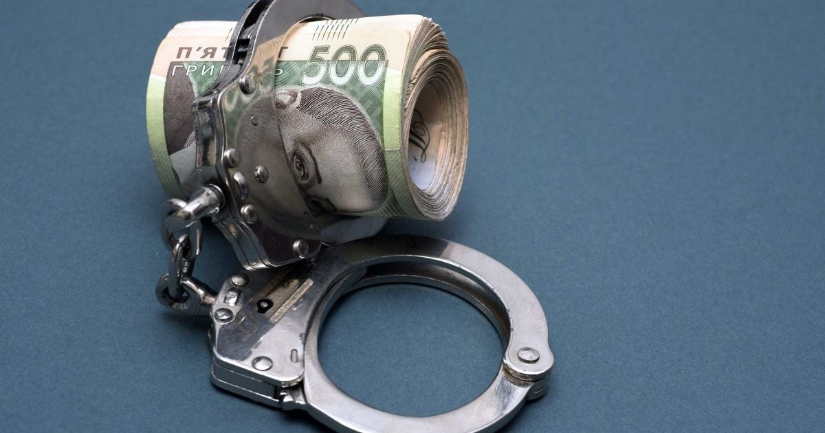 Підозрюваного у вимаганні 250 тис.дол. підполковника СБУ можуть відпустити під заставу — Укрaїнa