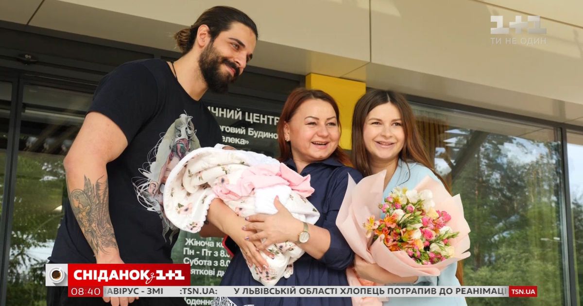 Сніданок встретил из роддома блогера Алену Венум