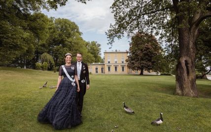 В преддверии годовщины свадьбы: королевский двор поделился фотосессией кронпринцессы Виктории и ее мужа Даниэля