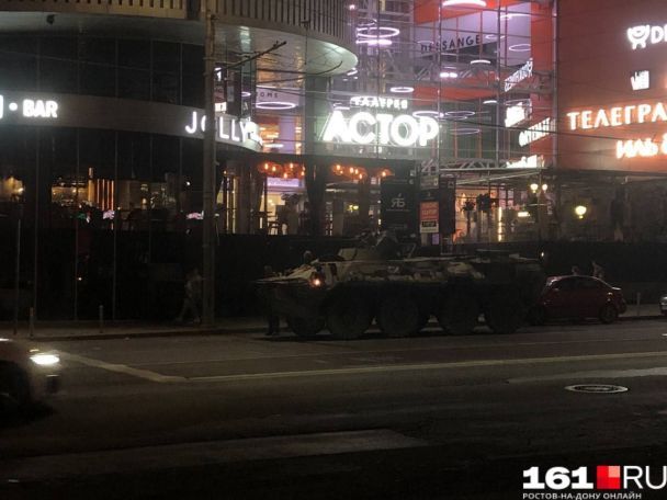 Увечері 23 червня на вулицях Ростова-на-Дону з'явилася військова техніка / © із соцмереж
