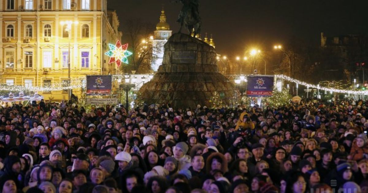 У Києві засяяла прекрасна 24-метрова ялинка / © УНІАН