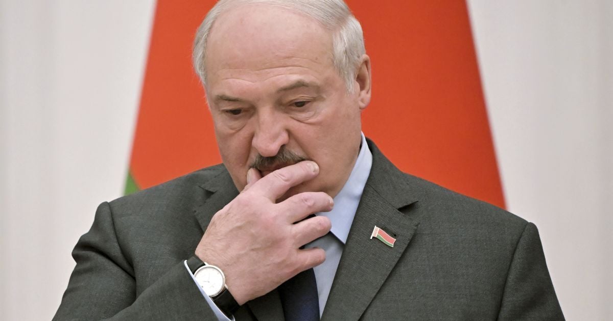 "Вчепилися залізобетонно": Лукашенко заявив, що втручання Білорусі у війну в Україні стало б подарунком Заходу