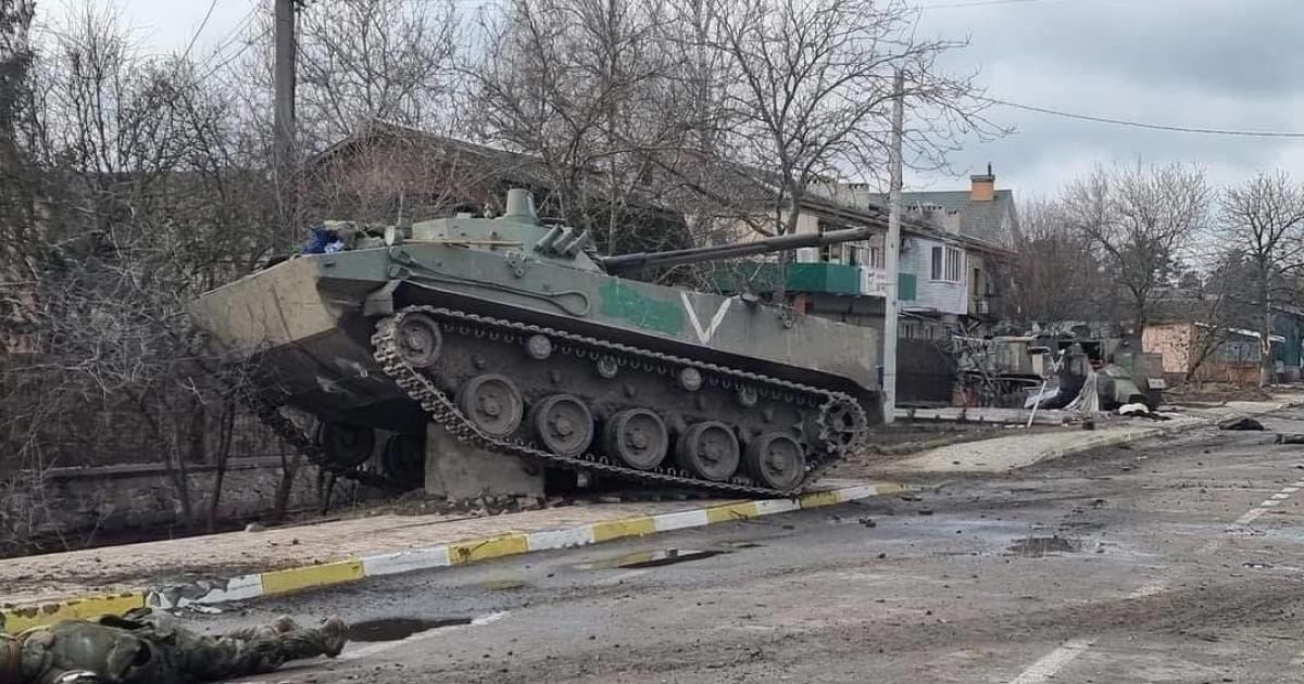 У Гостомелі на Київщині запанувала цілковита тиша, від неї незвично ані військовим, ані цивільним