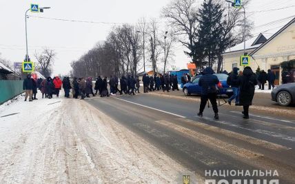 Перекрили дороги: на Буковині протестують проти підвищення цін на комунальні послуги