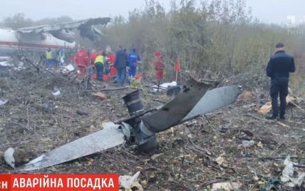 Транспортный самолет совершил аварийную посадку возле Львова