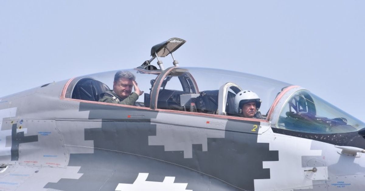 Військова авіація отримає 40 одиниць озброєння і техніки – Порошенко