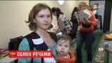 В Киеве родители устроили обмен одежды для малышей