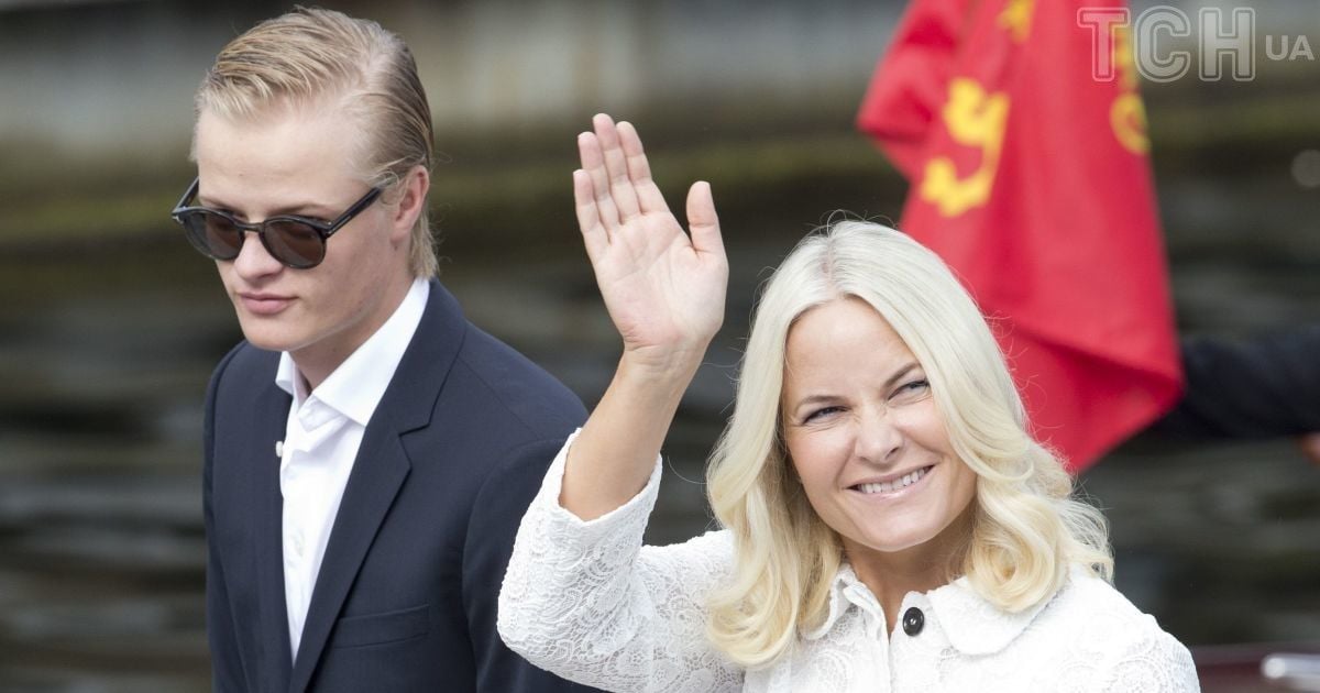 Кронпринцесса Метте-Марит с сыном Мариусом