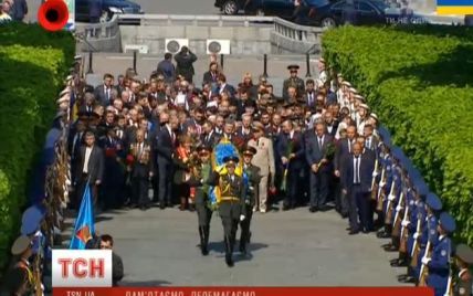 Порошенко поздравил ветеранов с Днем Победы над нацизмом во Второй мировой войне