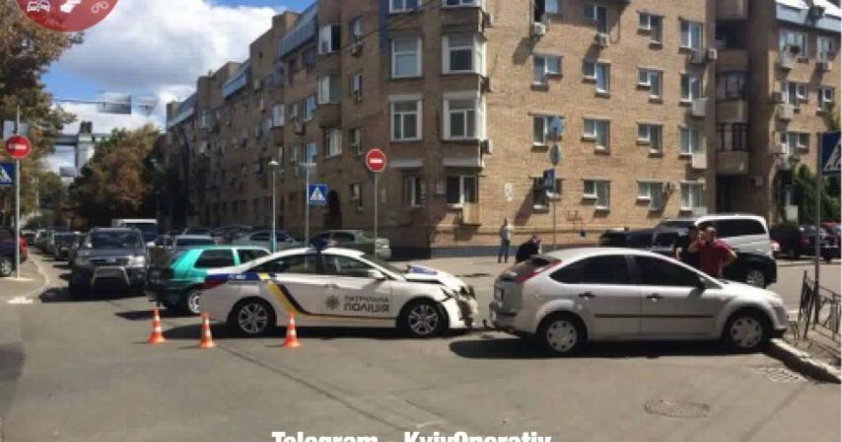 ДТП патрульних на подолі_2 / © Facebook/Киев Оперативный