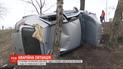 На столичних "Березняках" внаслідок ДТП авто ледь не опинилося в озері