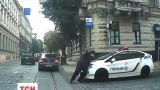 В центре Львова автомобиль полиции сбил женщину