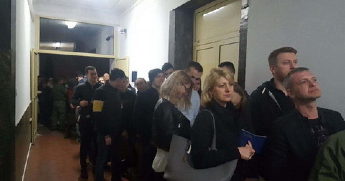 У Варшаві довелося продовжити роботу виборчої дільниці через велику кількість людей