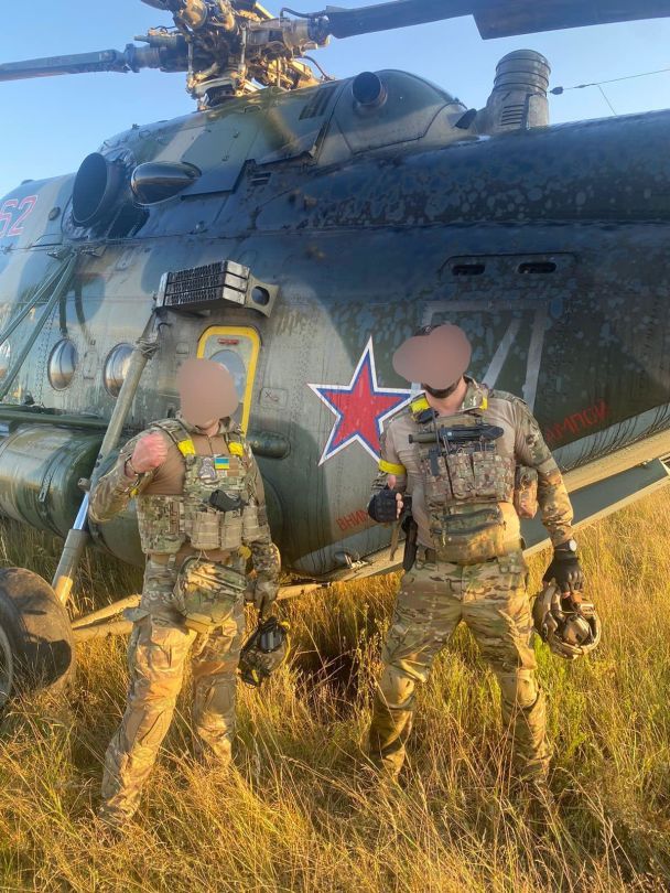 Вертоліт РФ після приземлення / Фото: Артем Шевченко, Facebook / © 