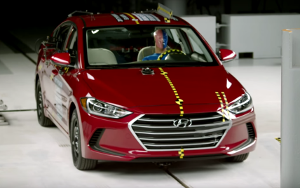 Новый Hyundai Elantra получил высшую оценку в краш-тестах IIHS