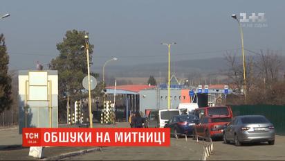 На львівській митниці викрили схему, за якою під виглядом секонд-хенду завозили брендовий одяг