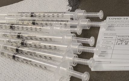 Вакцинация от коронавируса длится уже более 4 месяцев: сколько украинцев уже получили прививки
