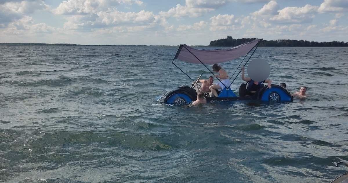 На озері Світязь сталася НП із відпочивальниками на катамарані