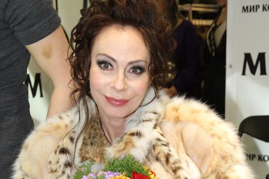 Не погасила сигарету: известная певица Марина Хлебникова попала в реанимацию после пожара в квартире