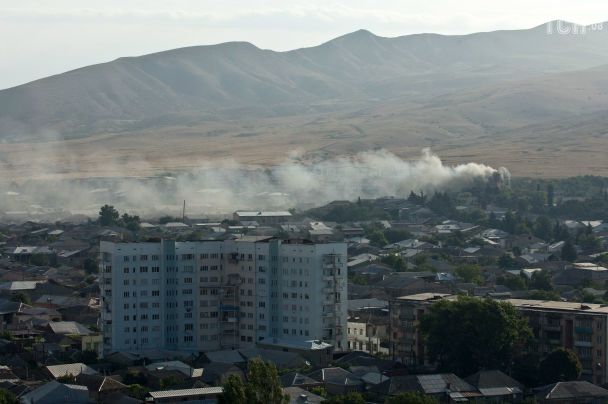 Горі. Будинки палають після бомбардування росіян / © Getty Images