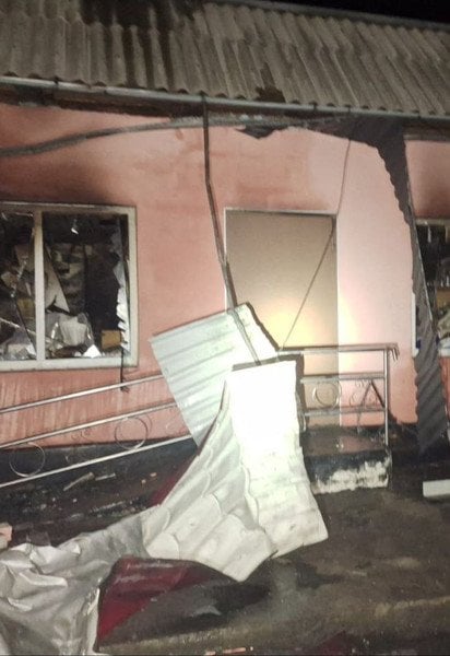 Поврежденное здание в результате атаки на Днепропетровскую область